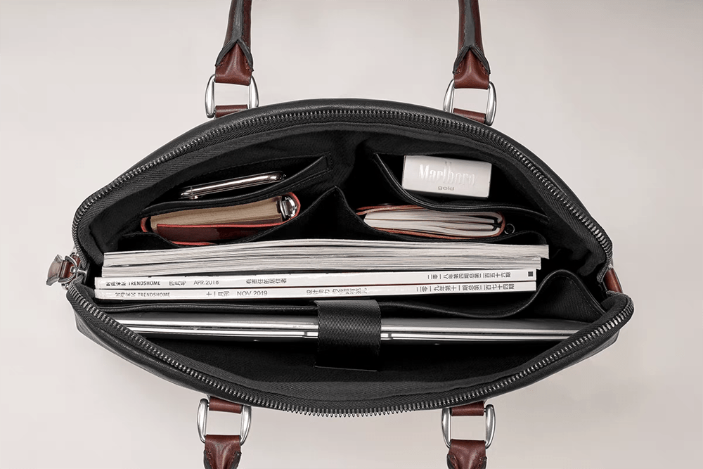 alt
Valigetta porta laptop in pelle di vitello importata 15inch, classica nera