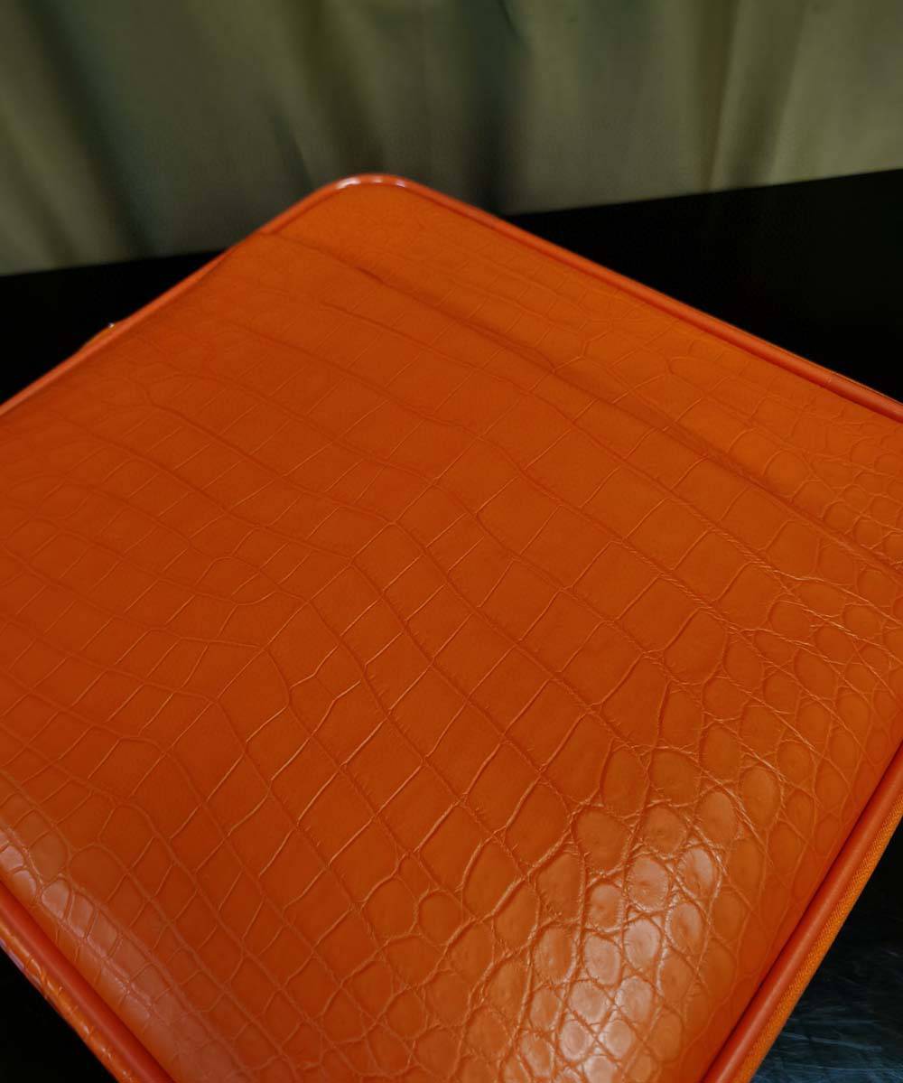 Bagaglio a mano mini in pelle di coccodrillo da 15 in arancione