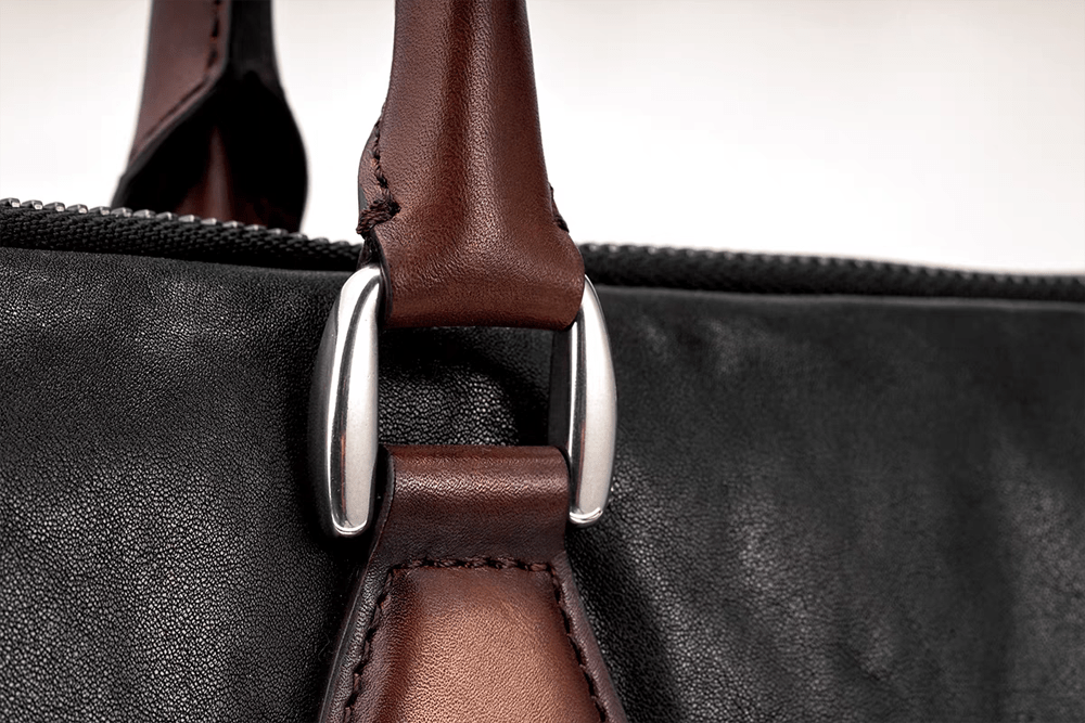 alt
Borsa porta laptop classica nera in pelle di vitello importata da 15 pollici