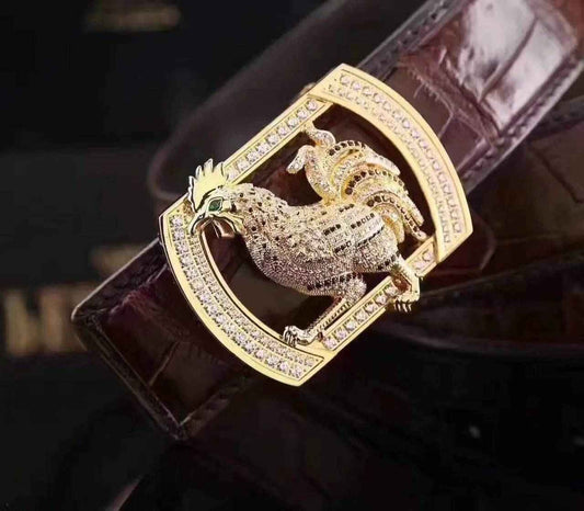 alt
Cintura in pelle di coccodrillo con gallo e diamante
