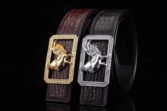 alt
Pelle di coccodrillo con contorno quadrato a diamante e gallo