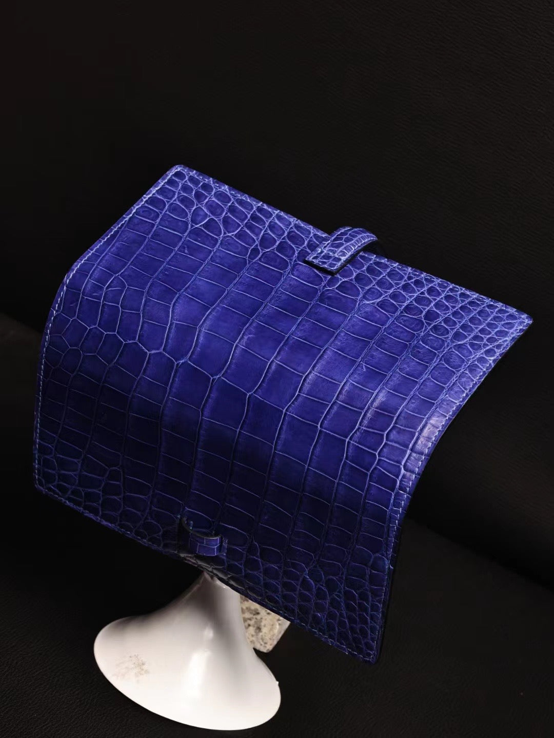 Rossie Viren genuine crocodile leather cigar bag card holder with sleek, textured crocodile skin and compact design.