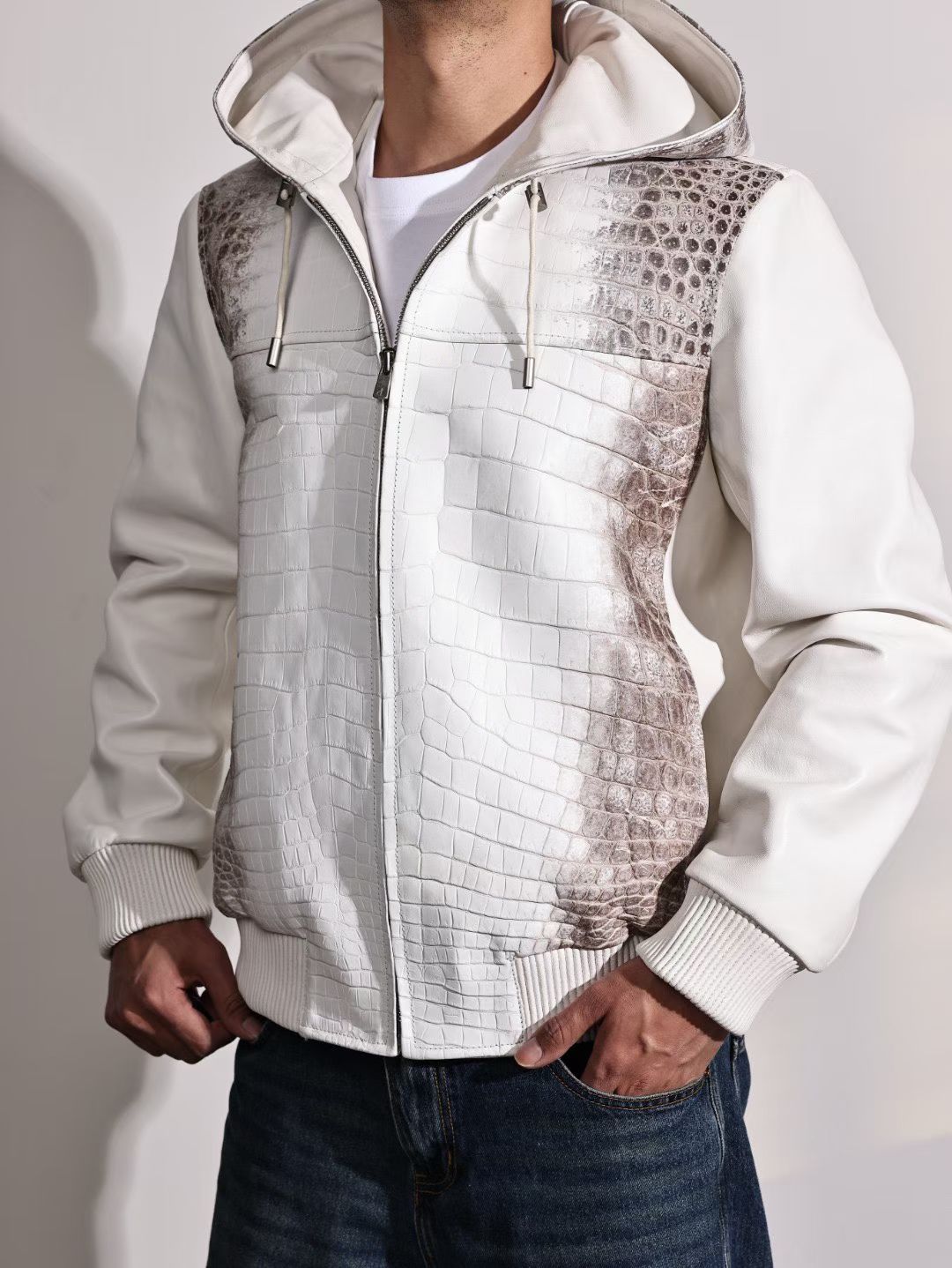 alt
Giacca con cappuccio da uomo in pelle di coccodrillo himalayano premium, vera pelle di agnello con cappuccio himalayano