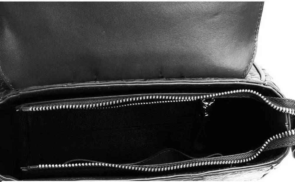 alt
Borsa da donna piccola in pelle di coccodrillo con chiusura a girello e manico superiore da portare a tracolla