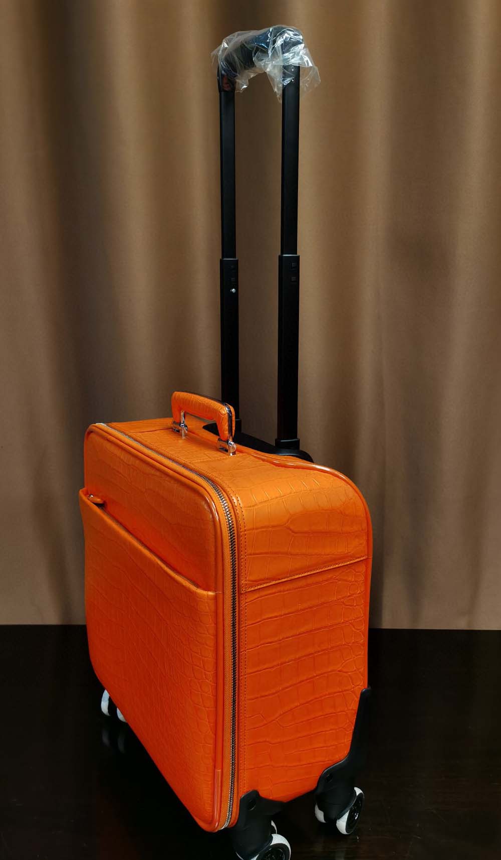 Valigia da cabina mini in pelle di coccodrillo 15 in arancione